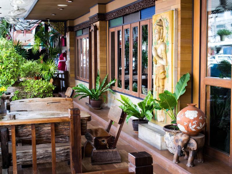 Ban Ao Thong Hotel 3*